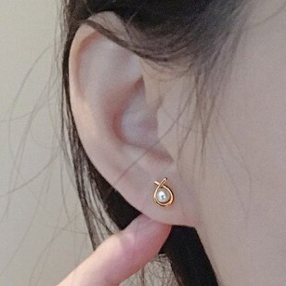 NEW Silver Gold Cross Stud Earrings Fashion Temperament Pearl Earrings - Picture 1 of 4